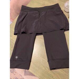 Black 2-In-1 Skirted Capri Leggings W/ Reflective Details & Zipper Pocket For Wo